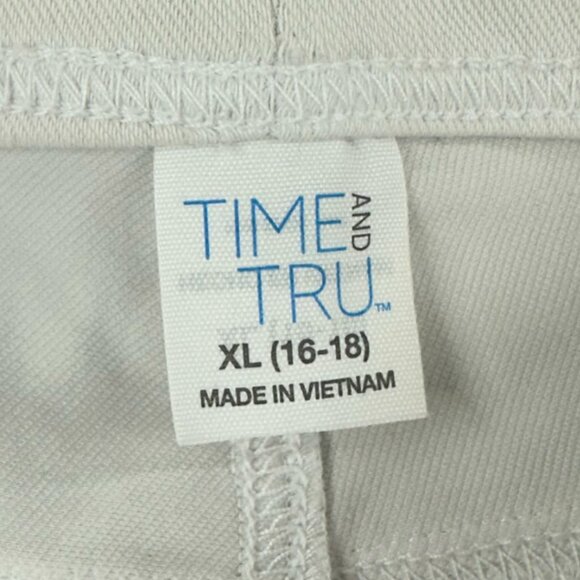 Time and Tru Pull On Capris - Picture 4 of 7